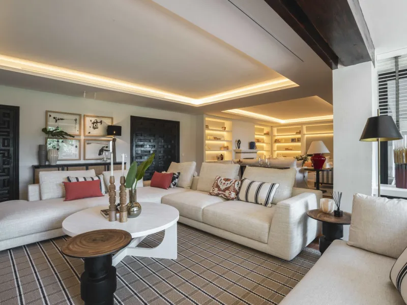 House - Detached Villa в продаже в Málaga, Málaga. В доме 6 спален и 7 ванных комнат. Площадь дома 553 м². Площадь участка 4227 м²
