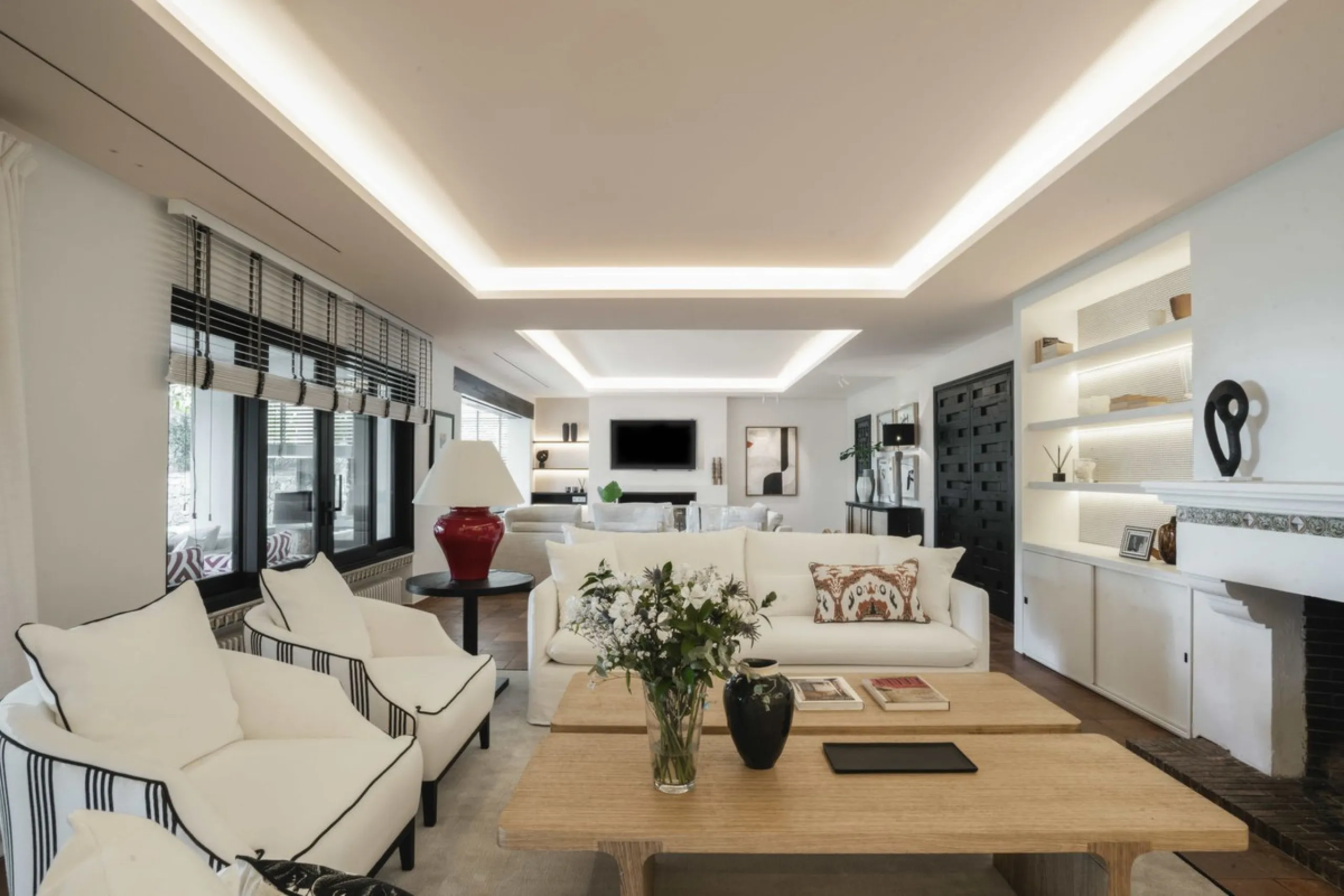 House - Detached Villa в продаже в Málaga, Málaga. В доме 6 спален и 7 ванных комнат. Площадь дома 553 м². Площадь участка 4227 м²