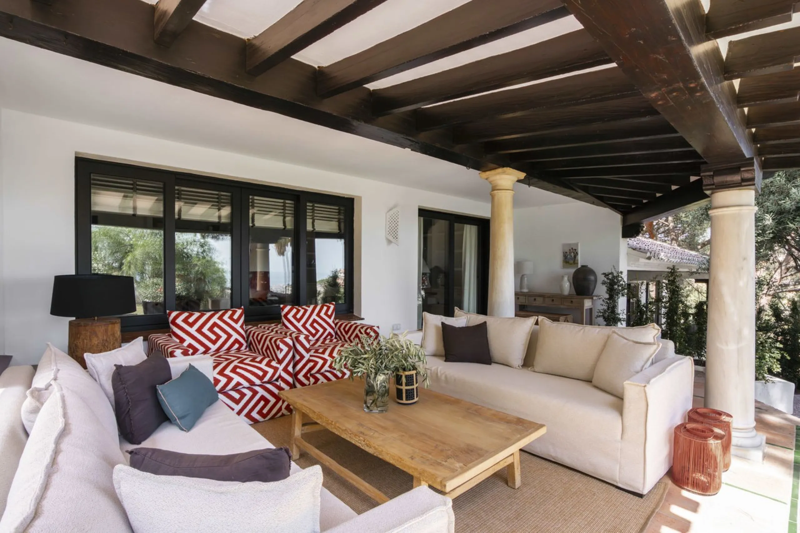 House - Detached Villa в продаже в Málaga, Málaga. В доме 6 спален и 7 ванных комнат. Площадь дома 553 м². Площадь участка 4227 м²