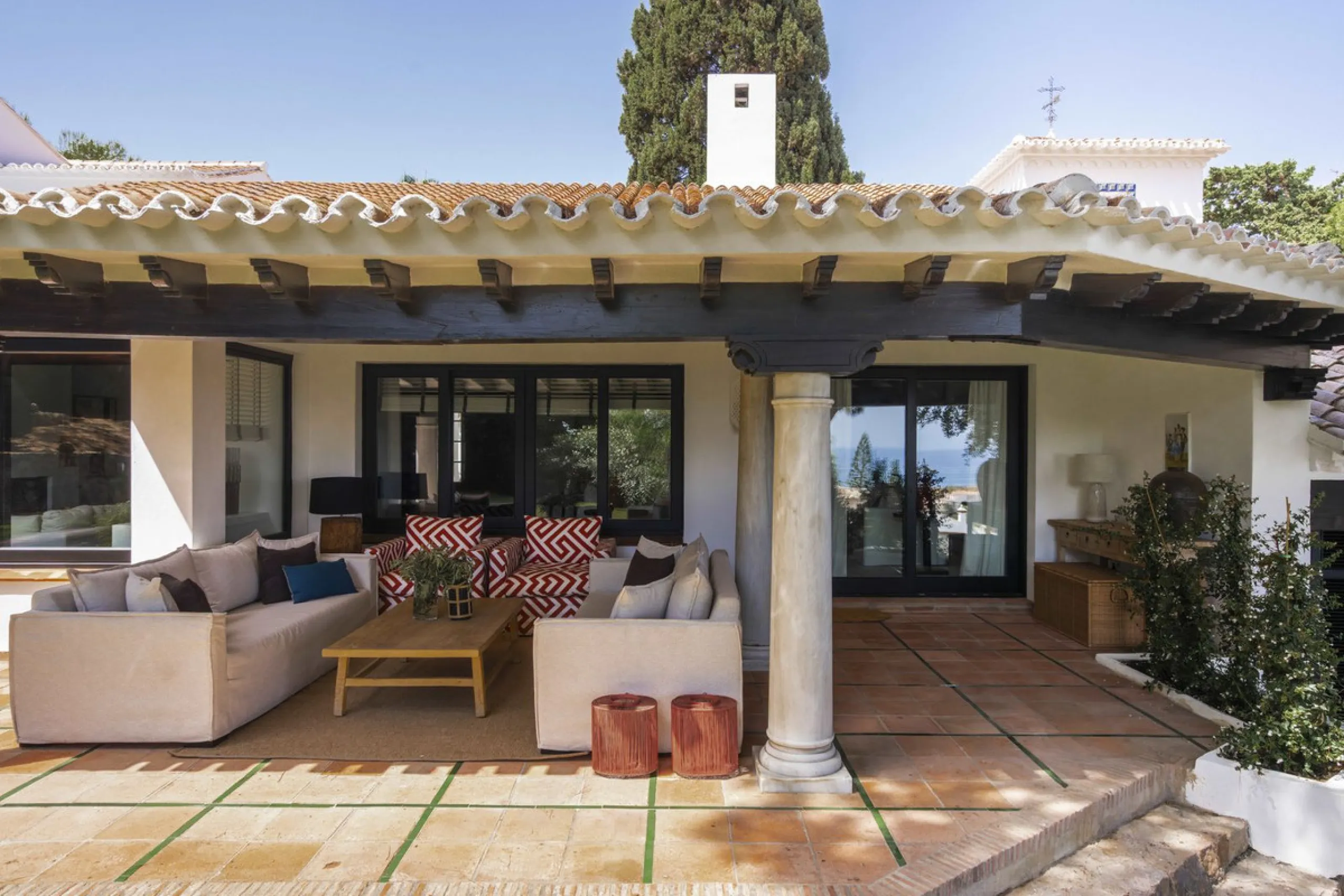 House - Detached Villa в продаже в Málaga, Málaga. В доме 6 спален и 7 ванных комнат. Площадь дома 553 м². Площадь участка 4227 м²