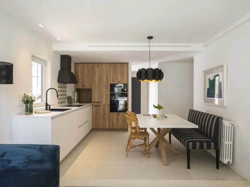 House - Detached Villa в продаже в Málaga, Málaga. В доме 6 спален и 7 ванных комнат. Площадь дома 553 м². Площадь участка 4227 м²