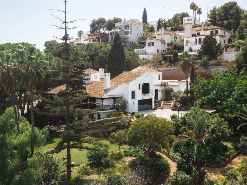 House - Detached Villa в продаже в Málaga, Málaga. В доме 6 спален и 7 ванных комнат. Площадь дома 553 м². Площадь участка 4227 м²