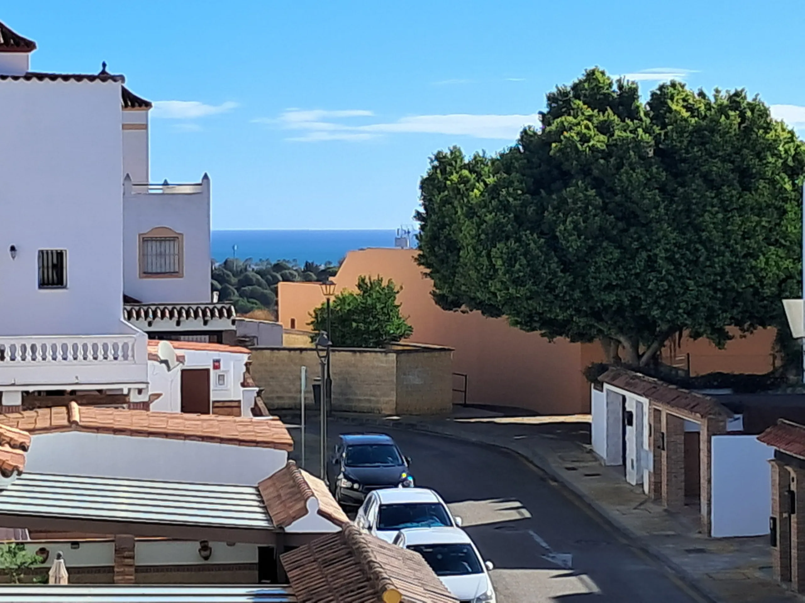 House - Semi-Detached House в продаже в Estepona, Málaga. В доме 4 спален и 3 ванных комнат. Площадь дома 200 м². Площадь участка 218 м²