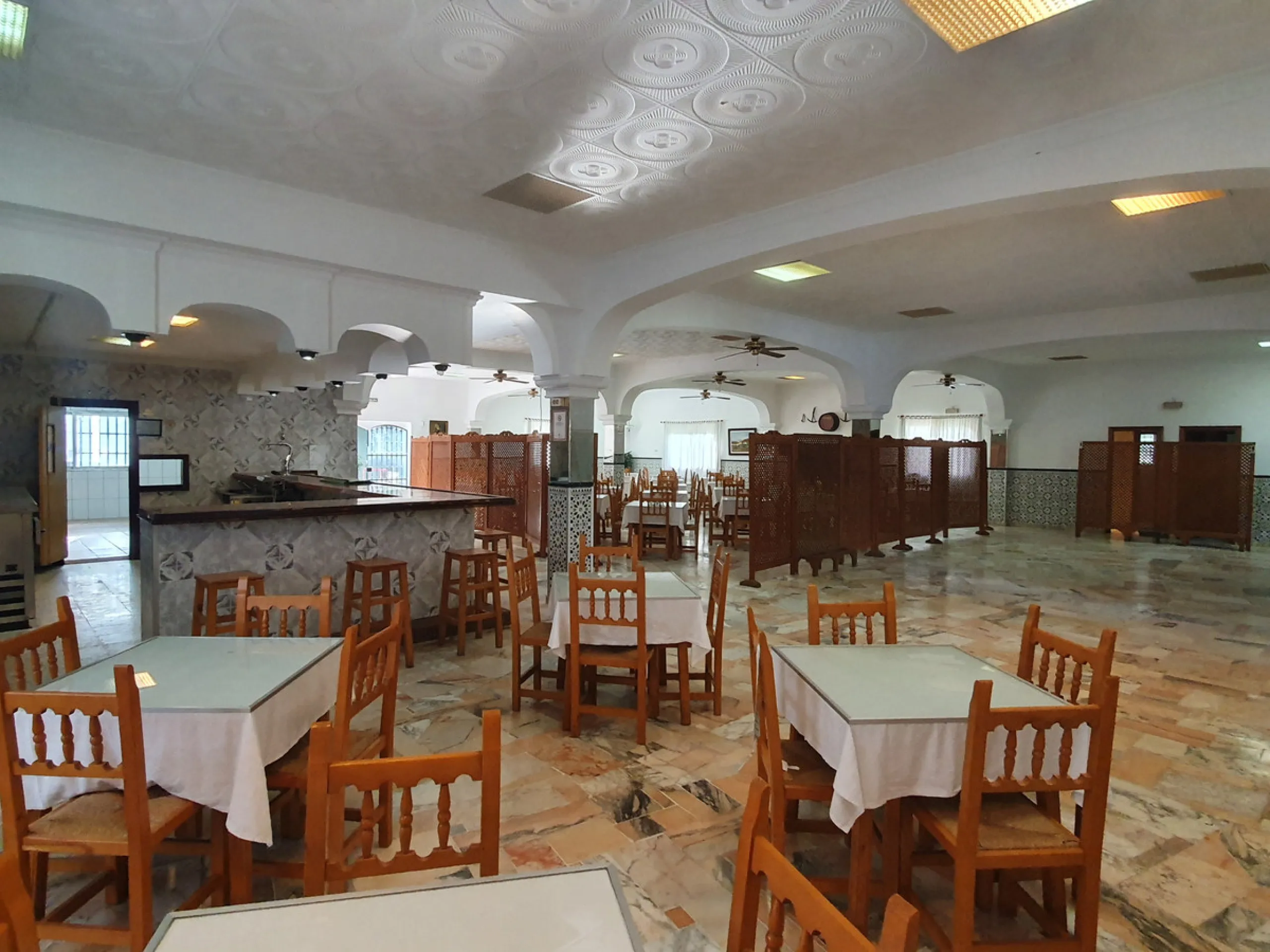 Restaurant with included living quarters on the road from COIN to TOLOX, close to GUARO. A popular route for cyclists, motorcyclists and nature enthusiasts.