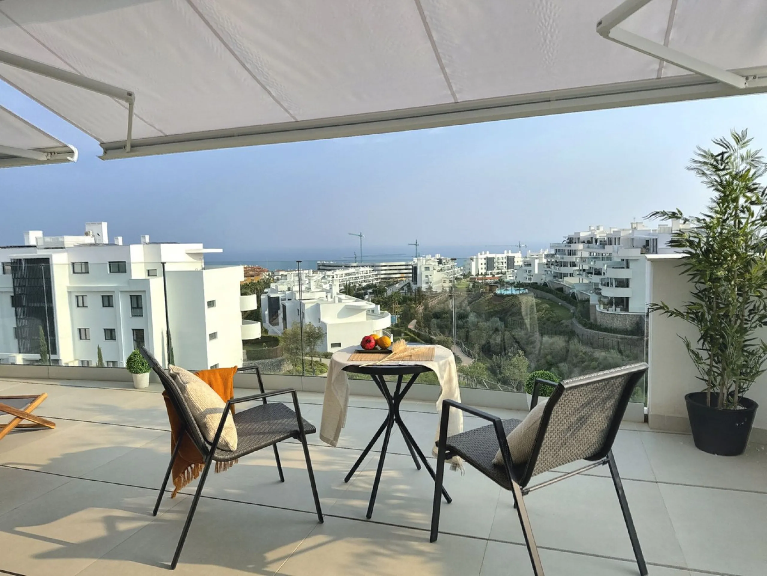 Indoor-outdoor living at its best with some of the most impressive sea views in the complex.