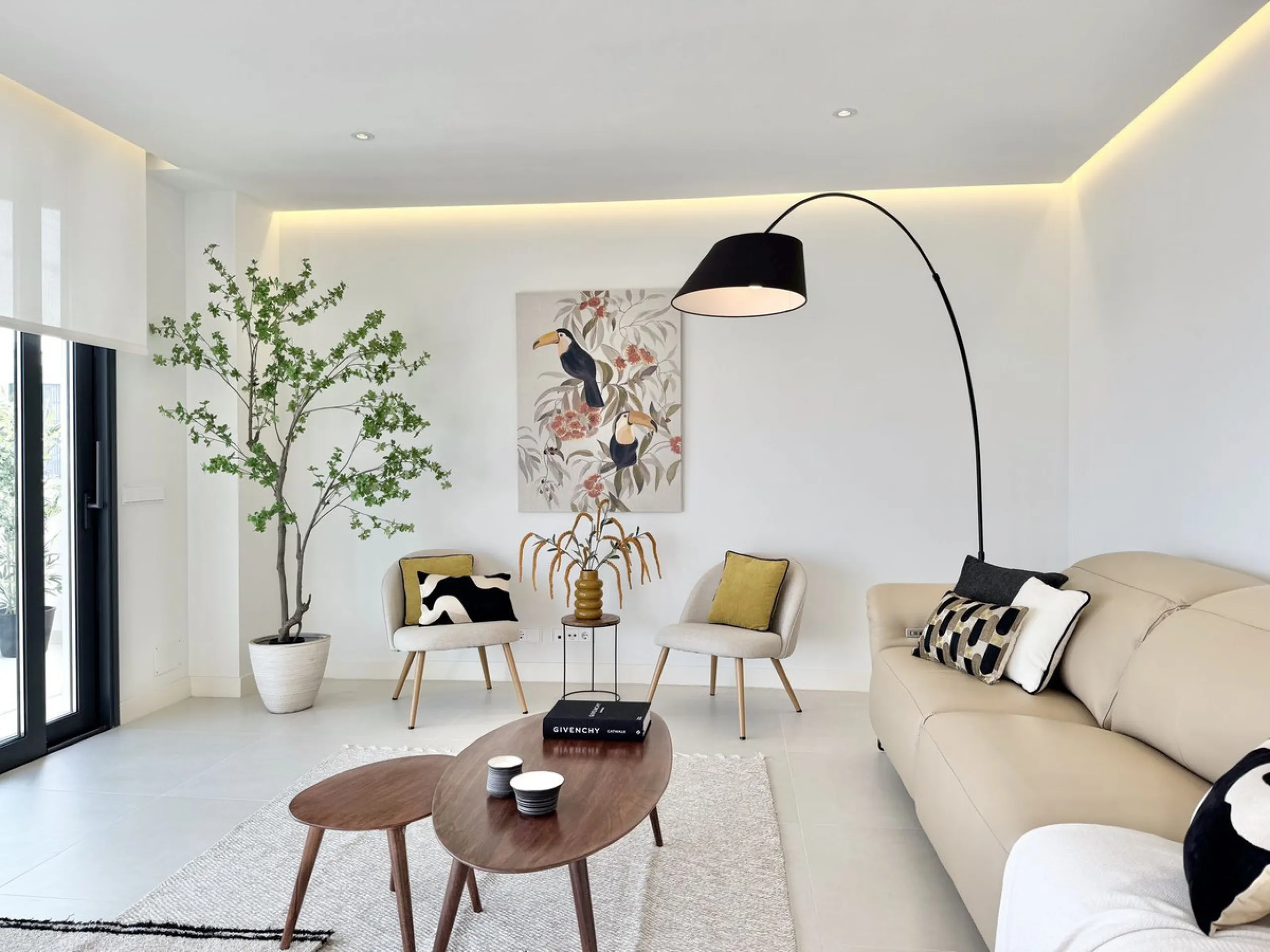 Indoor-outdoor living at its best with some of the most impressive sea views in the complex.