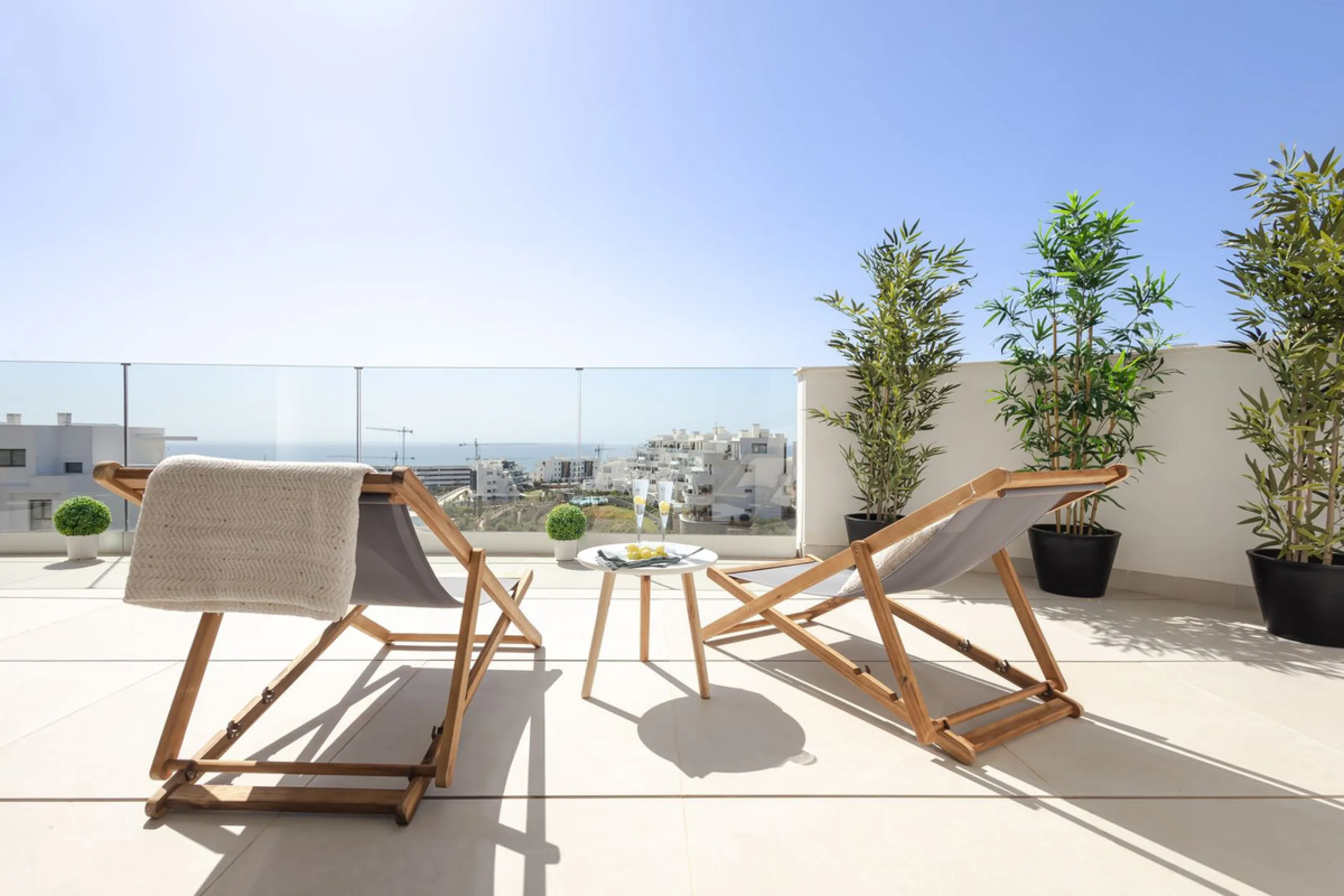 Indoor-outdoor living at its best with some of the most impressive sea views in the complex.