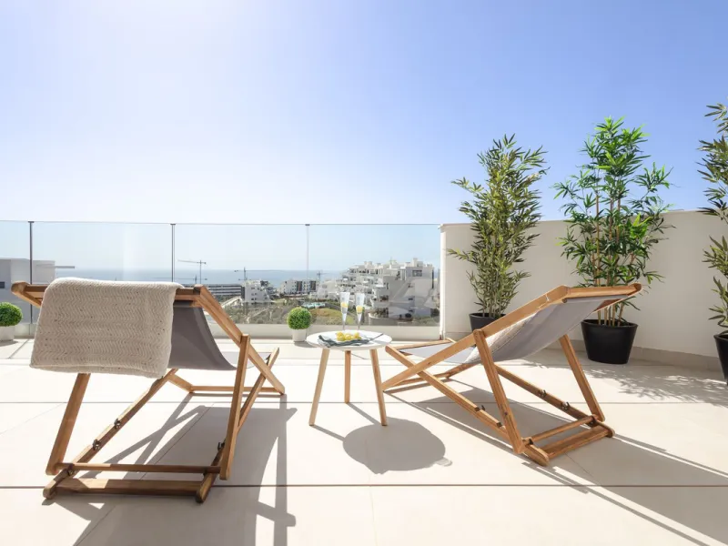 Indoor-outdoor living at its best with some of the most impressive sea views in the complex.