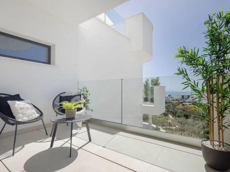 Indoor-outdoor living at its best with some of the most impressive sea views in the complex.