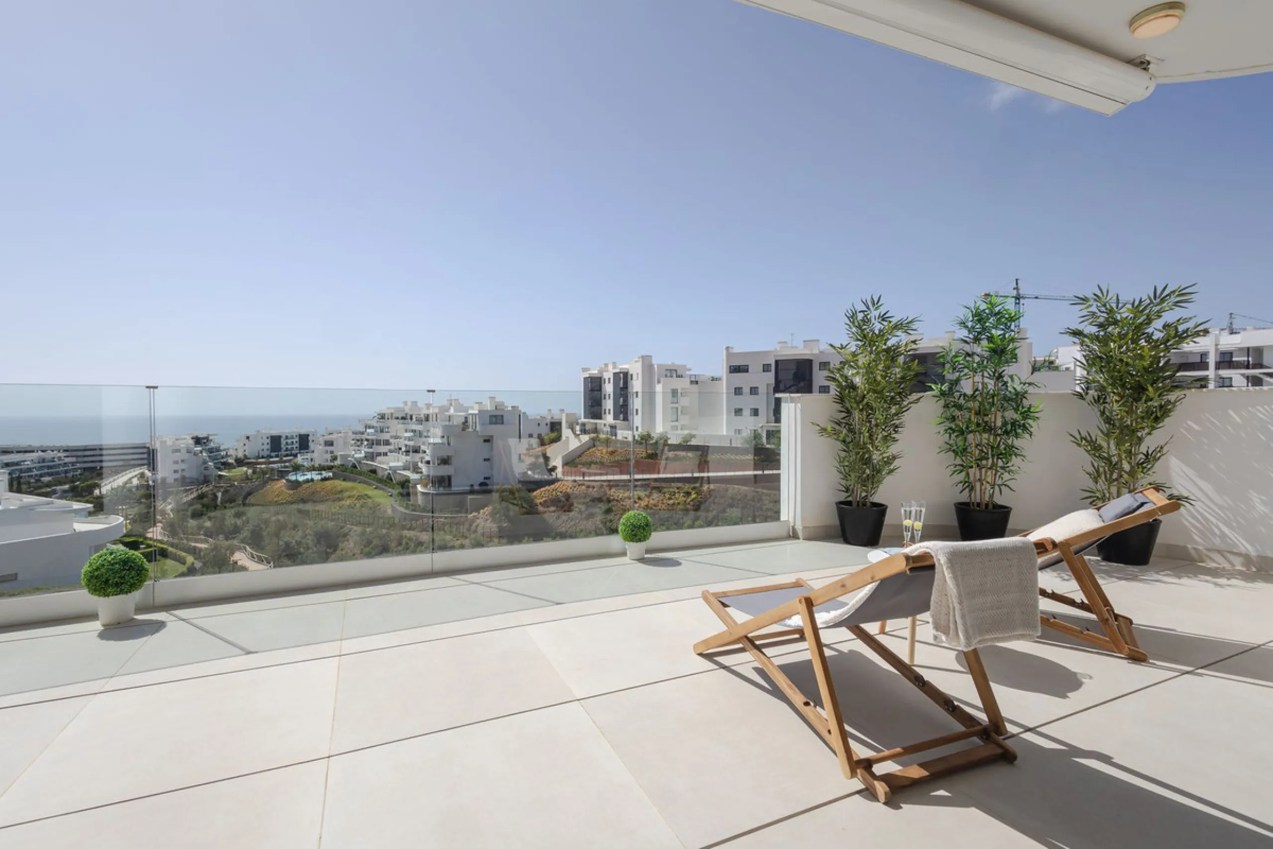 Indoor-outdoor living at its best with some of the most impressive sea views in the complex.