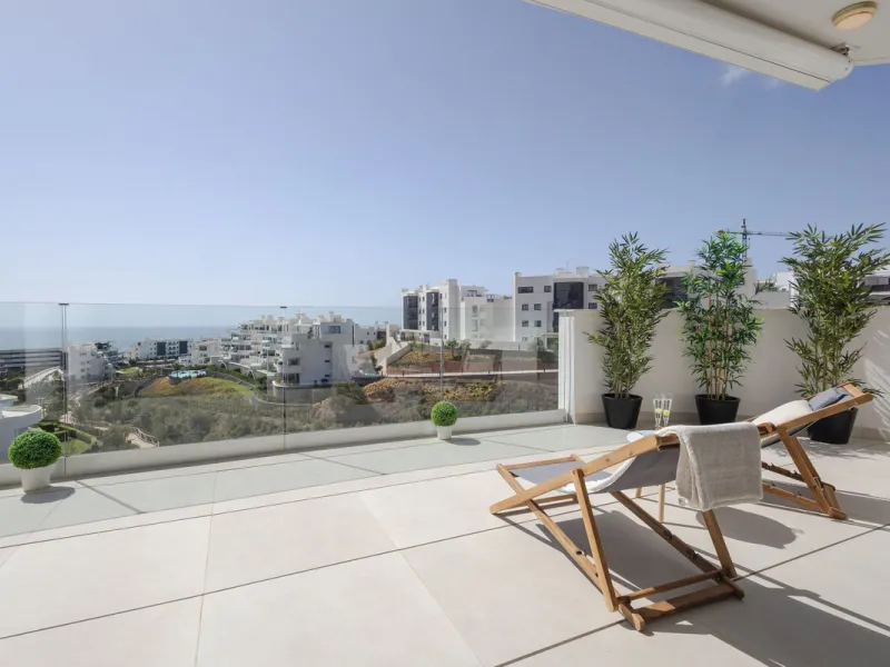 Indoor-outdoor living at its best with some of the most impressive sea views in the complex.