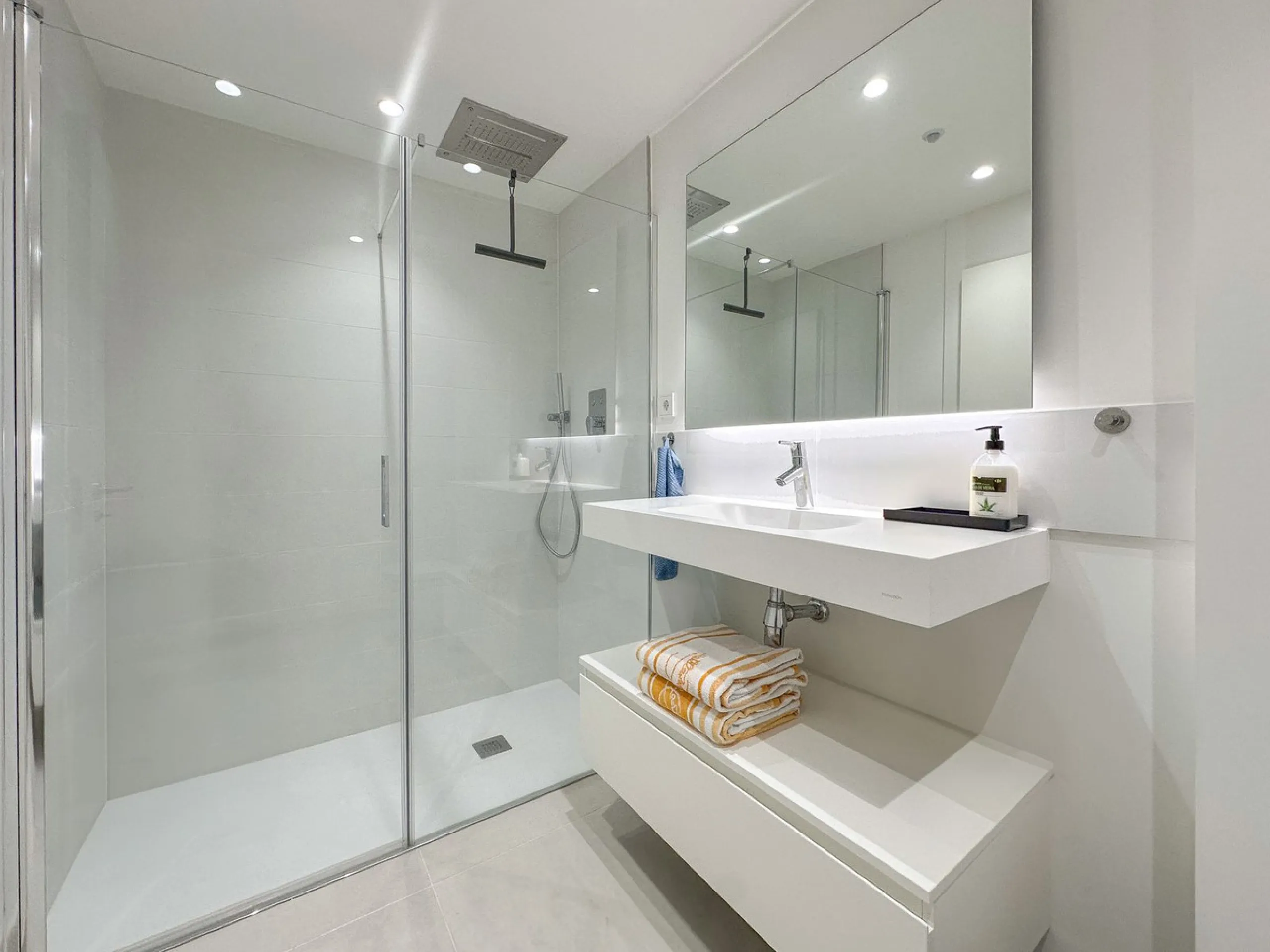Experience a new lifestyle in Higueron West – luxury, comfort and activity all in one.
