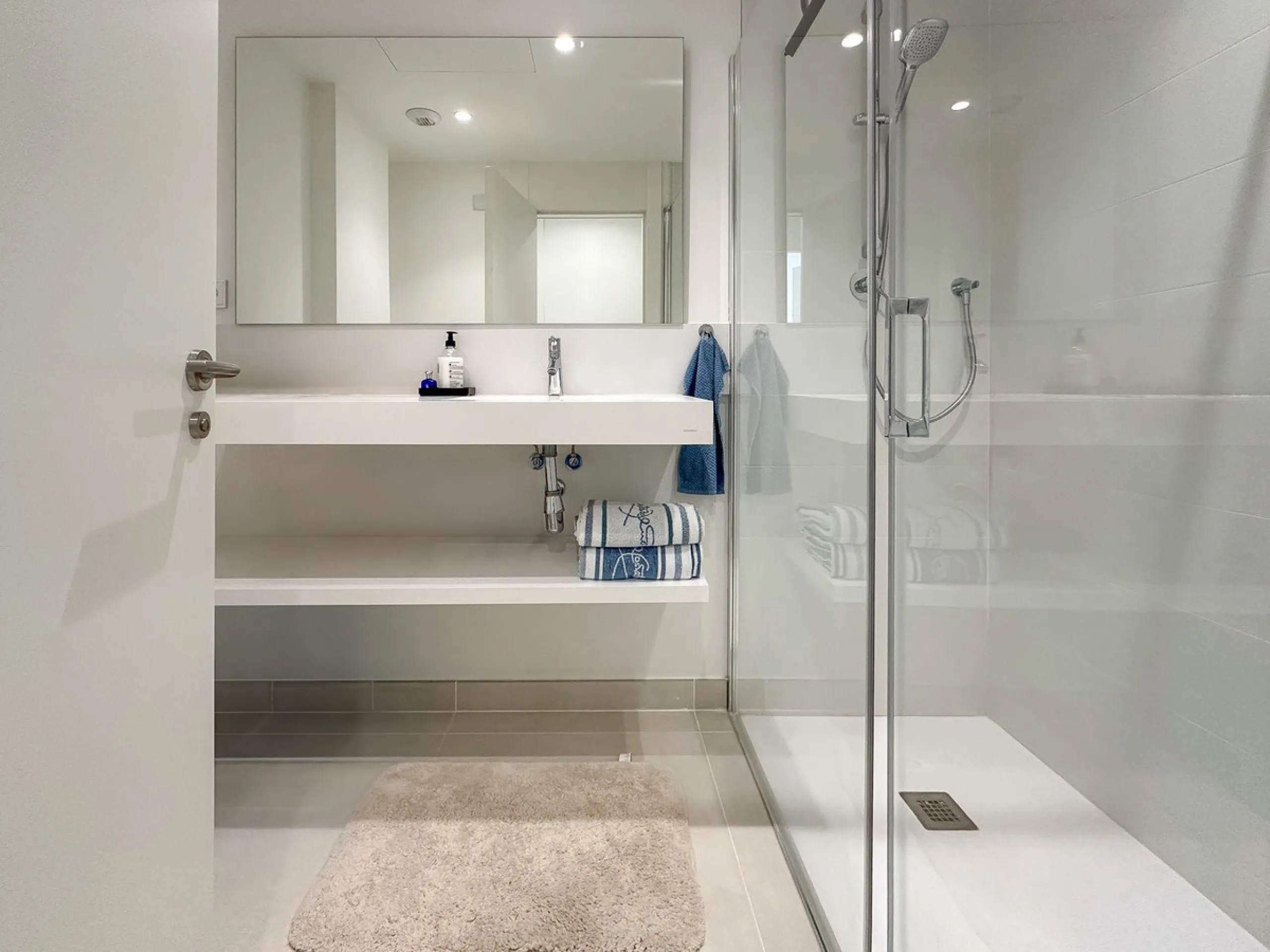 Experience a new lifestyle in Higueron West – luxury, comfort and activity all in one.