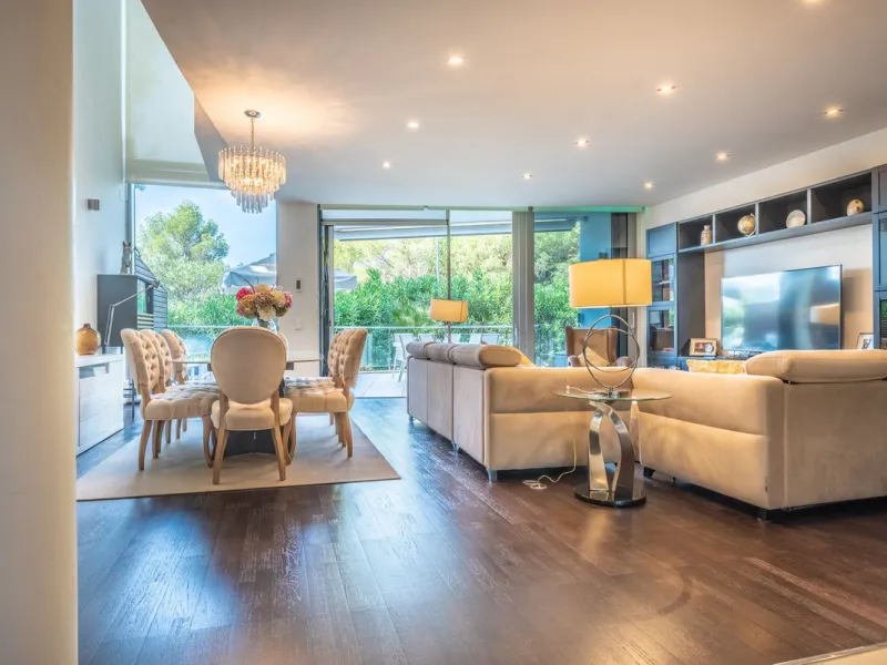 This exceptional townhouse is located in a first-class luxury urbanisation, offering both tranquility and convenience, with all essential services just steps away.