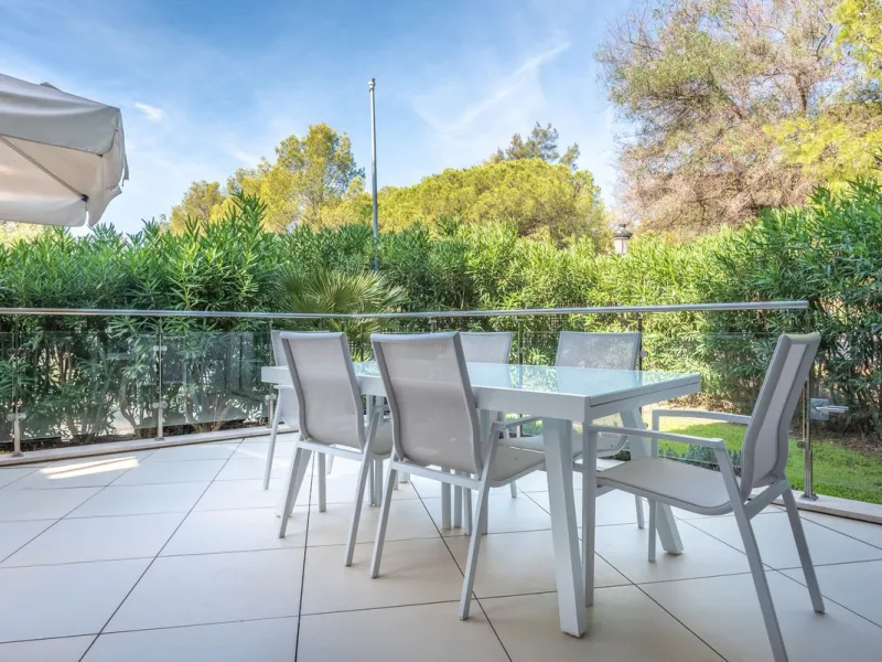 This exceptional townhouse is located in a first-class luxury urbanisation, offering both tranquility and convenience, with all essential services just steps away.