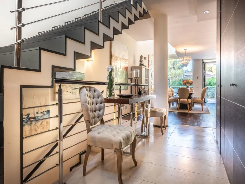 This exceptional townhouse is located in a first-class luxury urbanisation, offering both tranquility and convenience, with all essential services just steps away.