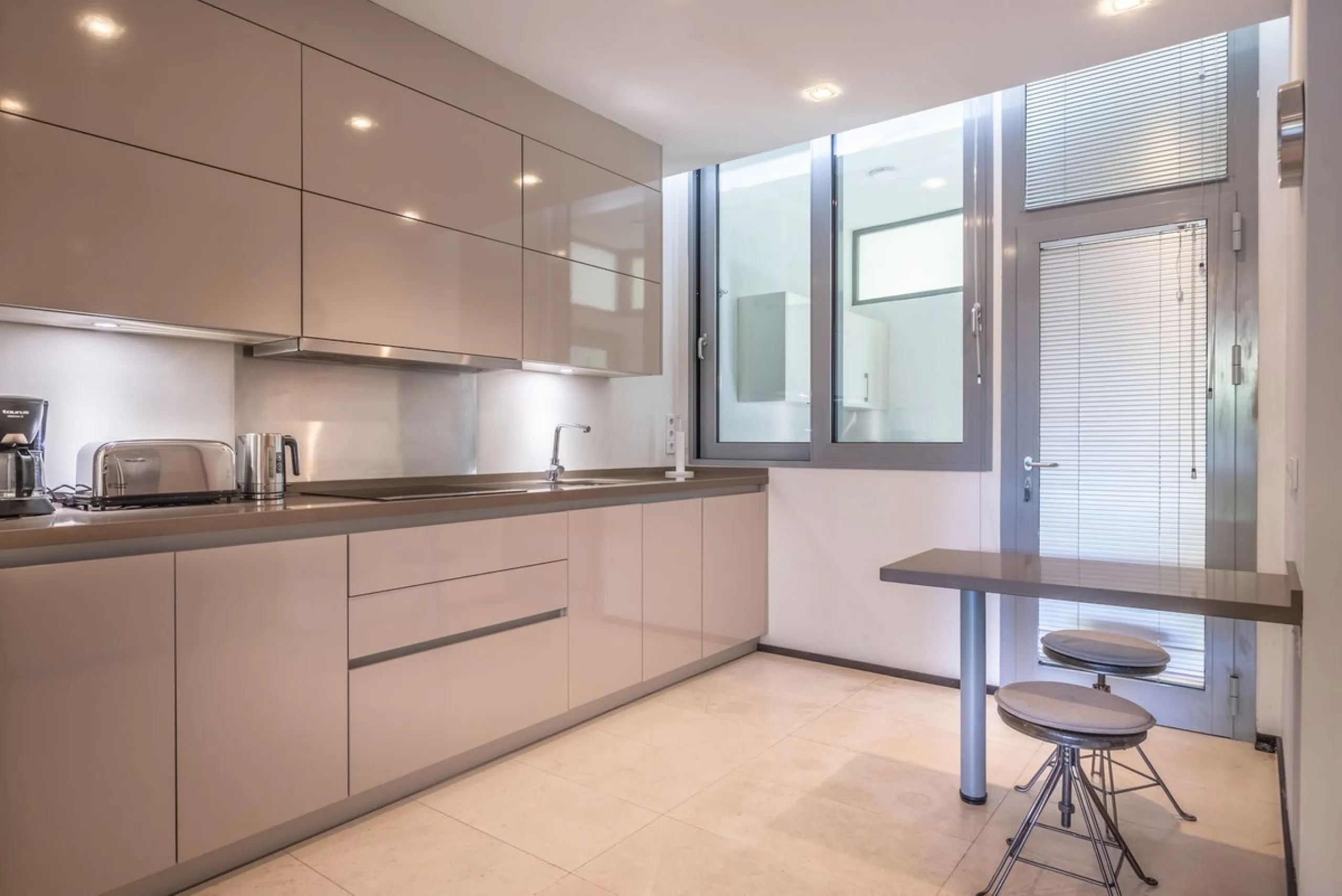This exceptional townhouse is located in a first-class luxury urbanisation, offering both tranquility and convenience, with all essential services just steps away.