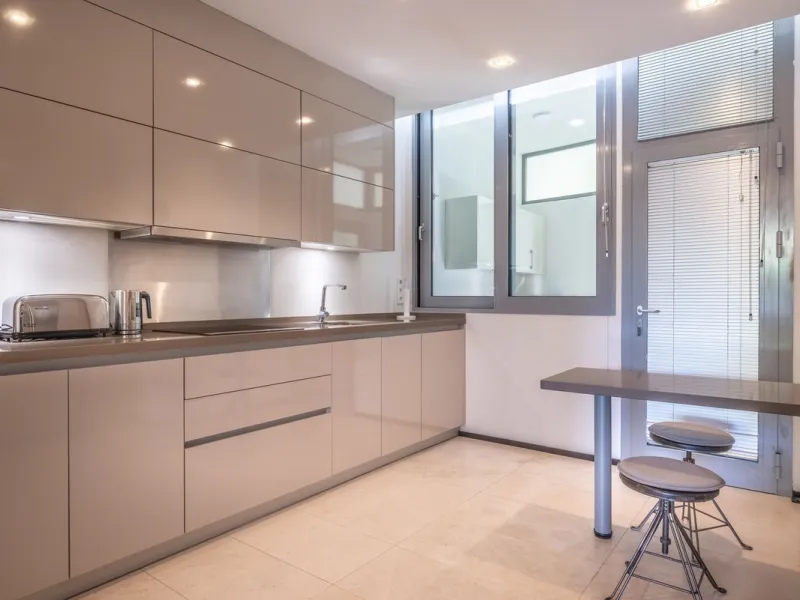 This exceptional townhouse is located in a first-class luxury urbanisation, offering both tranquility and convenience, with all essential services just steps away.