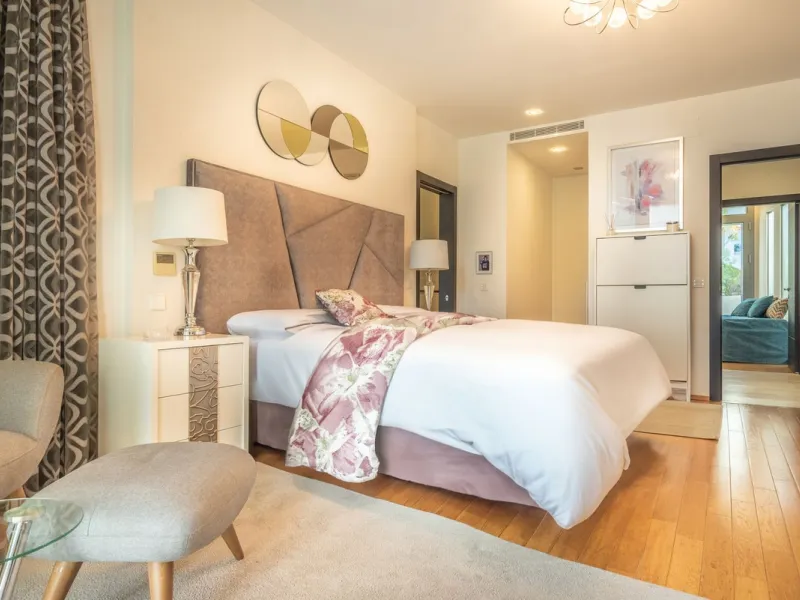 This exceptional townhouse is located in a first-class luxury urbanisation, offering both tranquility and convenience, with all essential services just steps away.