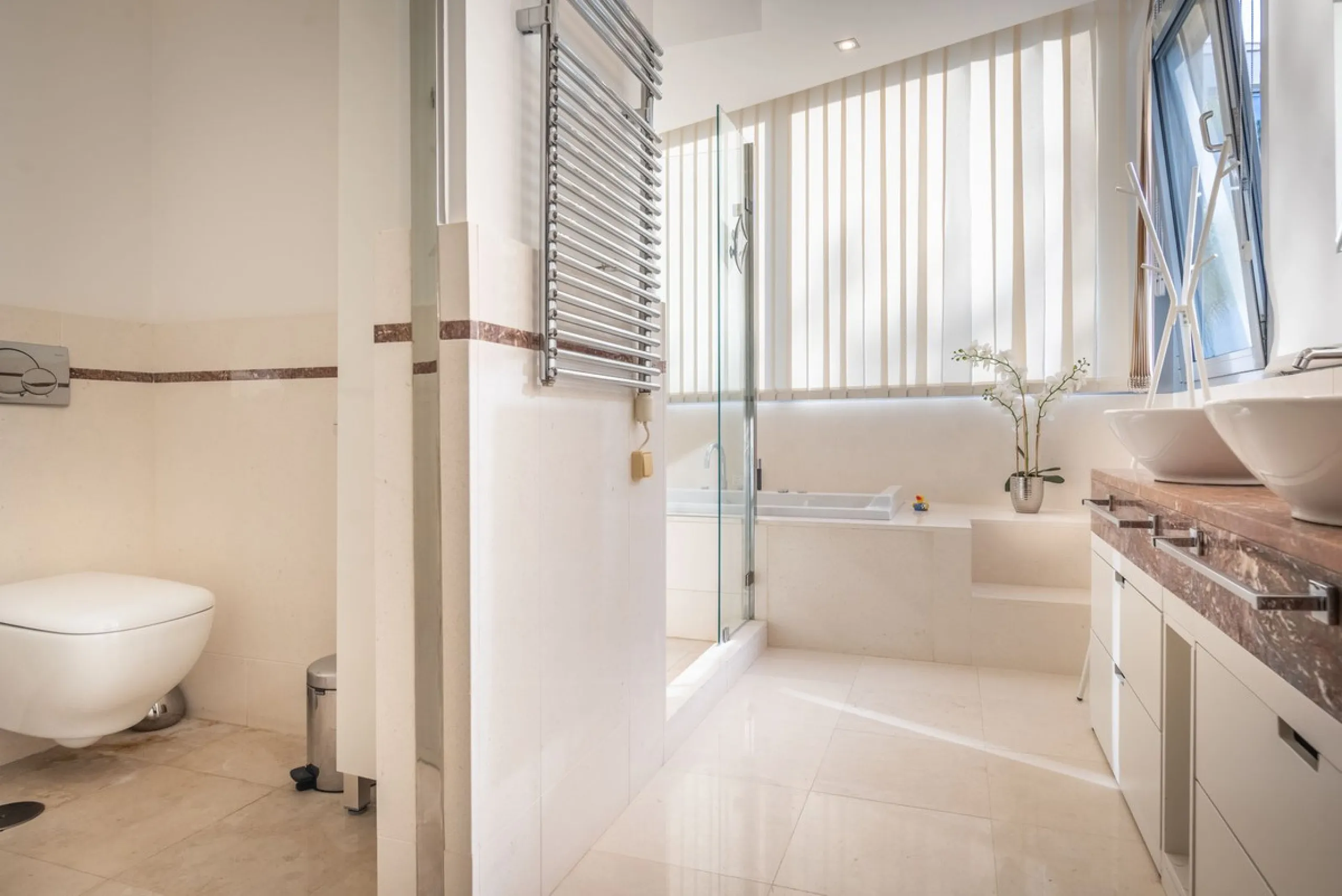 This exceptional townhouse is located in a first-class luxury urbanisation, offering both tranquility and convenience, with all essential services just steps away.