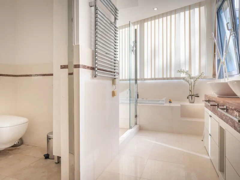 This exceptional townhouse is located in a first-class luxury urbanisation, offering both tranquility and convenience, with all essential services just steps away.