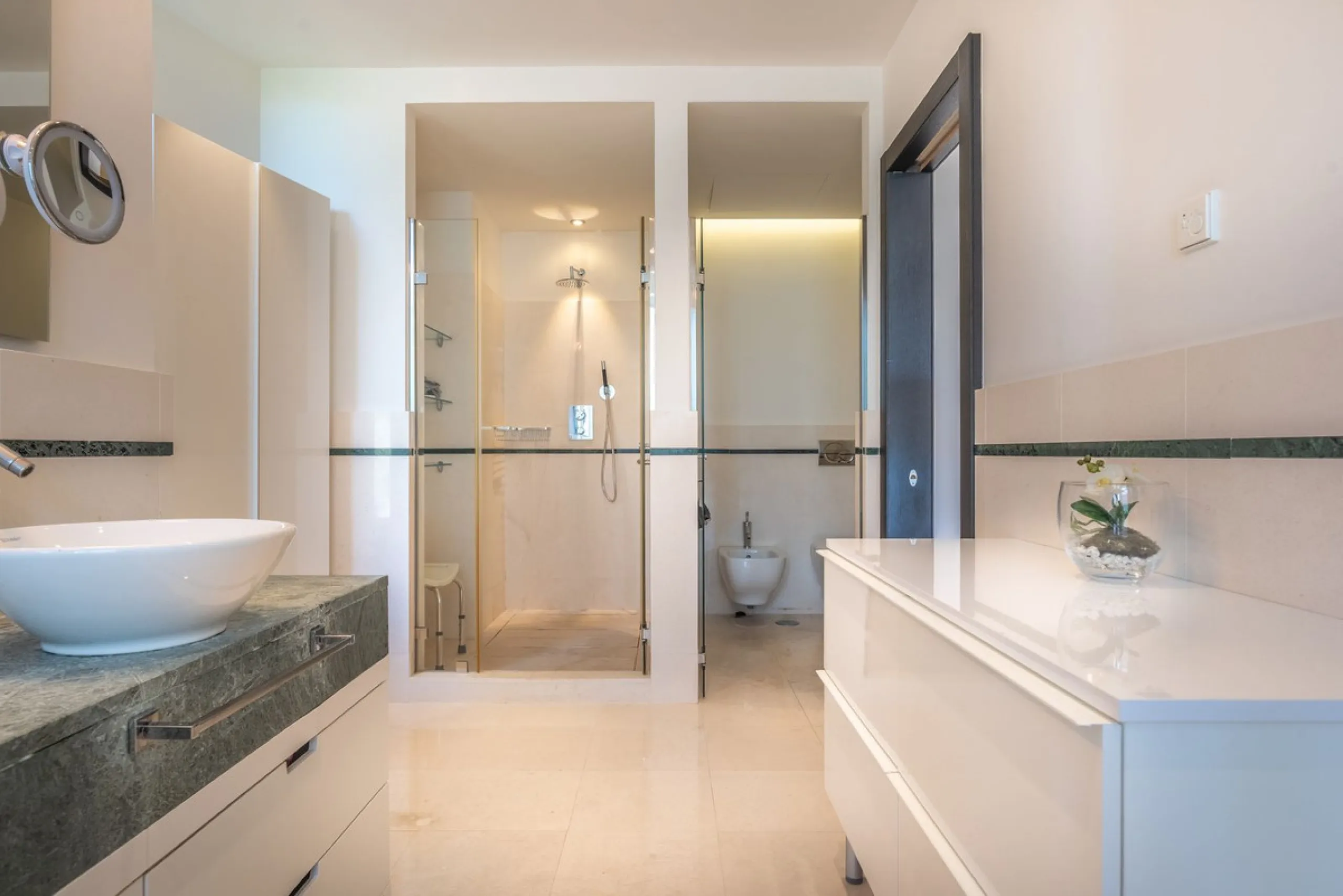 This exceptional townhouse is located in a first-class luxury urbanisation, offering both tranquility and convenience, with all essential services just steps away.