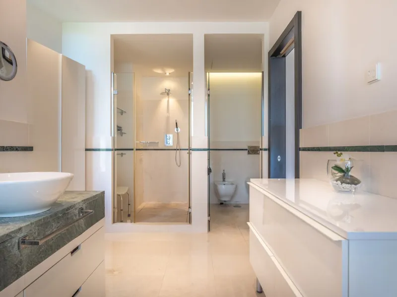 This exceptional townhouse is located in a first-class luxury urbanisation, offering both tranquility and convenience, with all essential services just steps away.