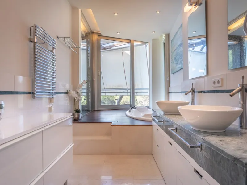 This exceptional townhouse is located in a first-class luxury urbanisation, offering both tranquility and convenience, with all essential services just steps away.