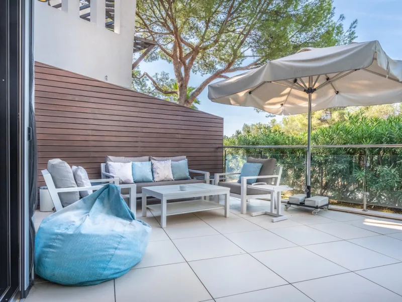 This exceptional townhouse is located in a first-class luxury urbanisation, offering both tranquility and convenience, with all essential services just steps away.