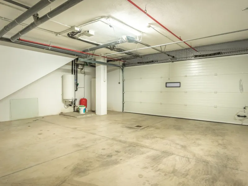 This exceptional townhouse is located in a first-class luxury urbanisation, offering both tranquility and convenience, with all essential services just steps away.