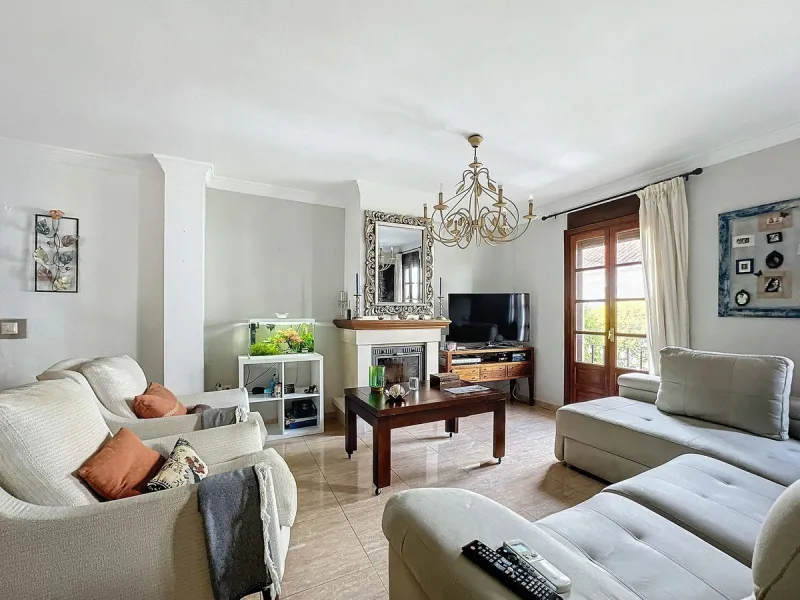 D¡ UNIQUE INVESTMENT OPPORTUNITY! TWO PROPERTIES IN ONE – IDEAL FOR INVESTORS OR FAMILIES!