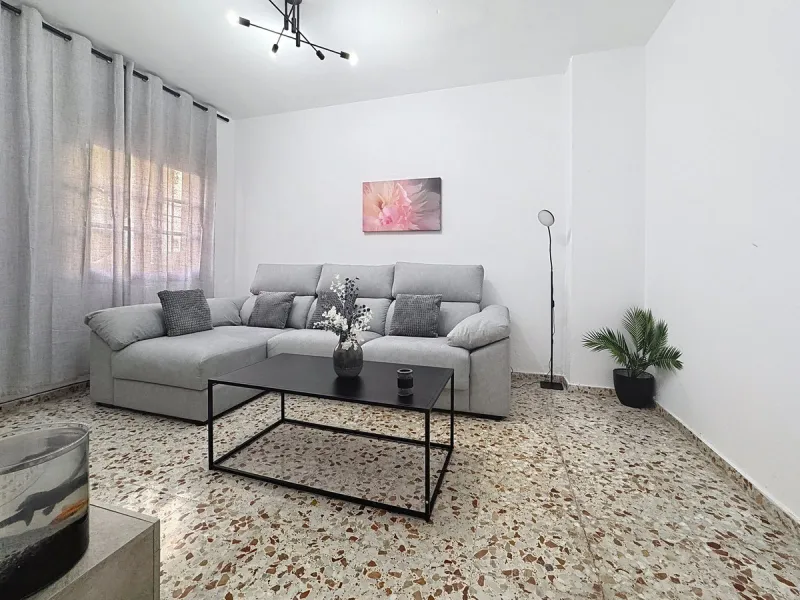 D¡ UNIQUE INVESTMENT OPPORTUNITY! TWO PROPERTIES IN ONE – IDEAL FOR INVESTORS OR FAMILIES!