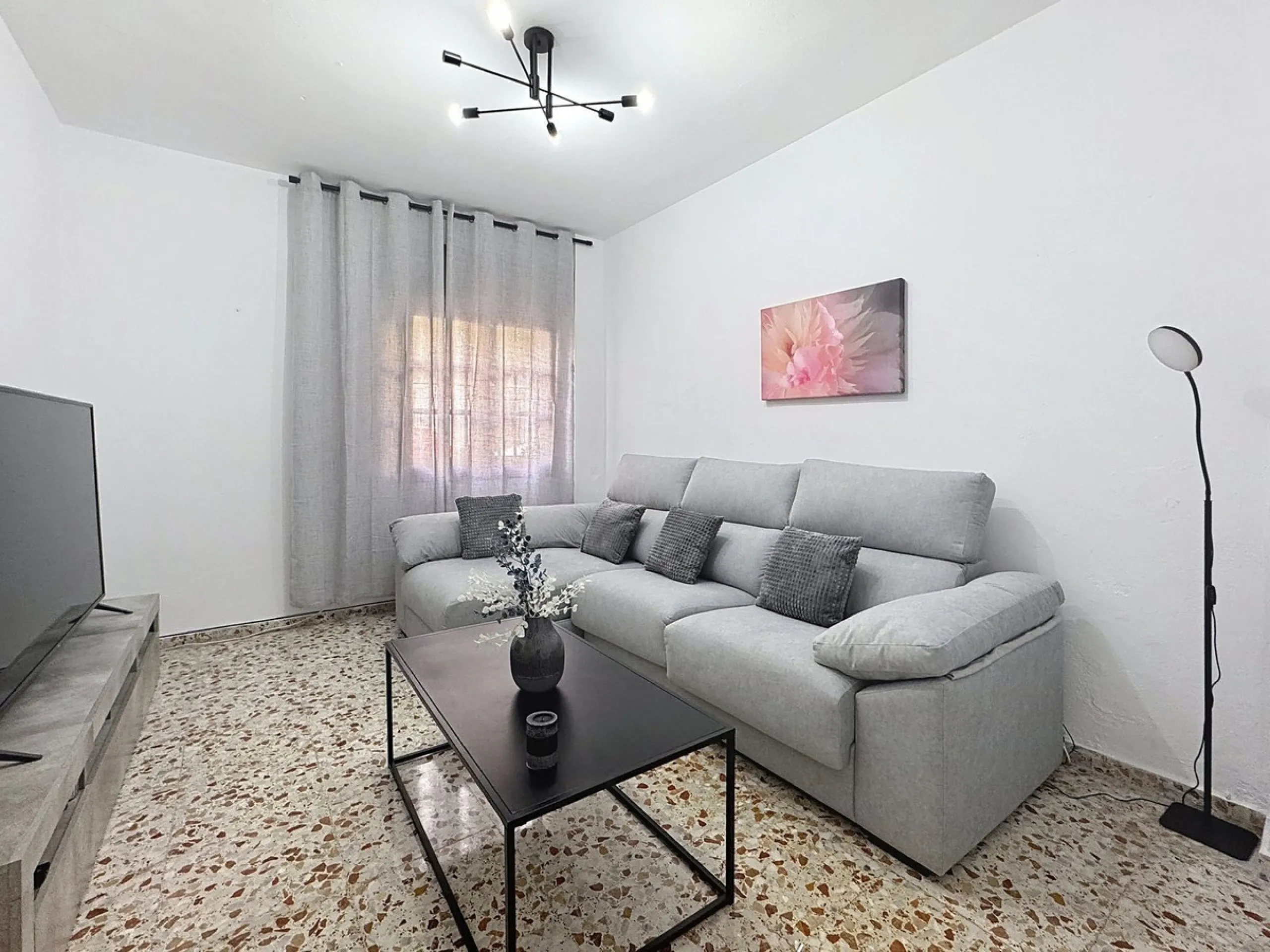 D¡ UNIQUE INVESTMENT OPPORTUNITY! TWO PROPERTIES IN ONE – IDEAL FOR INVESTORS OR FAMILIES!