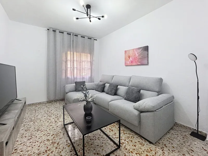 D¡ UNIQUE INVESTMENT OPPORTUNITY! TWO PROPERTIES IN ONE – IDEAL FOR INVESTORS OR FAMILIES!
