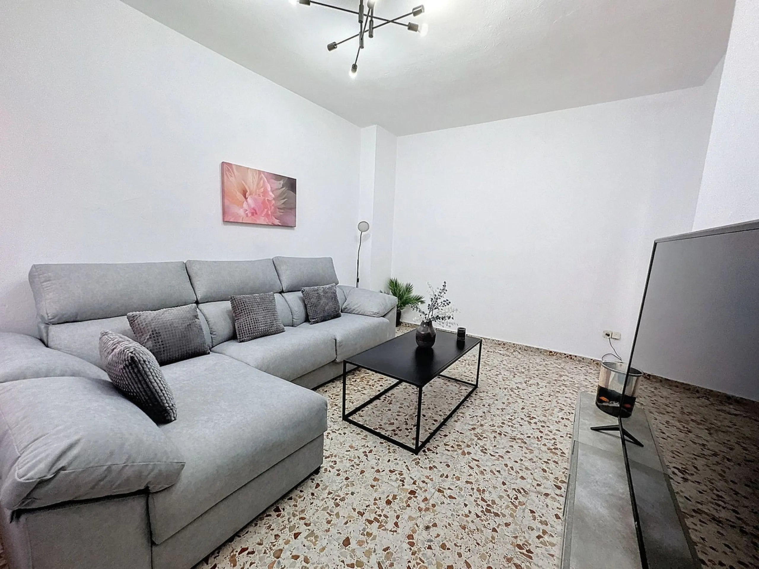 D¡ UNIQUE INVESTMENT OPPORTUNITY! TWO PROPERTIES IN ONE – IDEAL FOR INVESTORS OR FAMILIES!