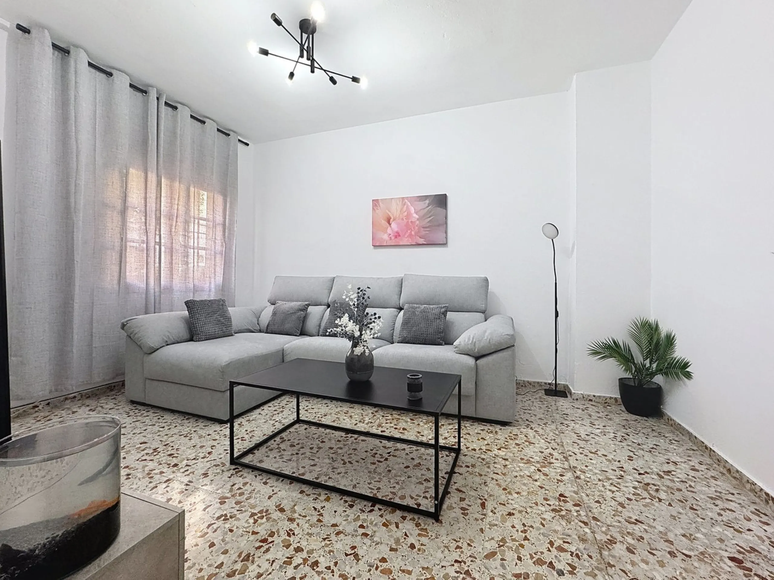D¡ UNIQUE INVESTMENT OPPORTUNITY! TWO PROPERTIES IN ONE – IDEAL FOR INVESTORS OR FAMILIES!