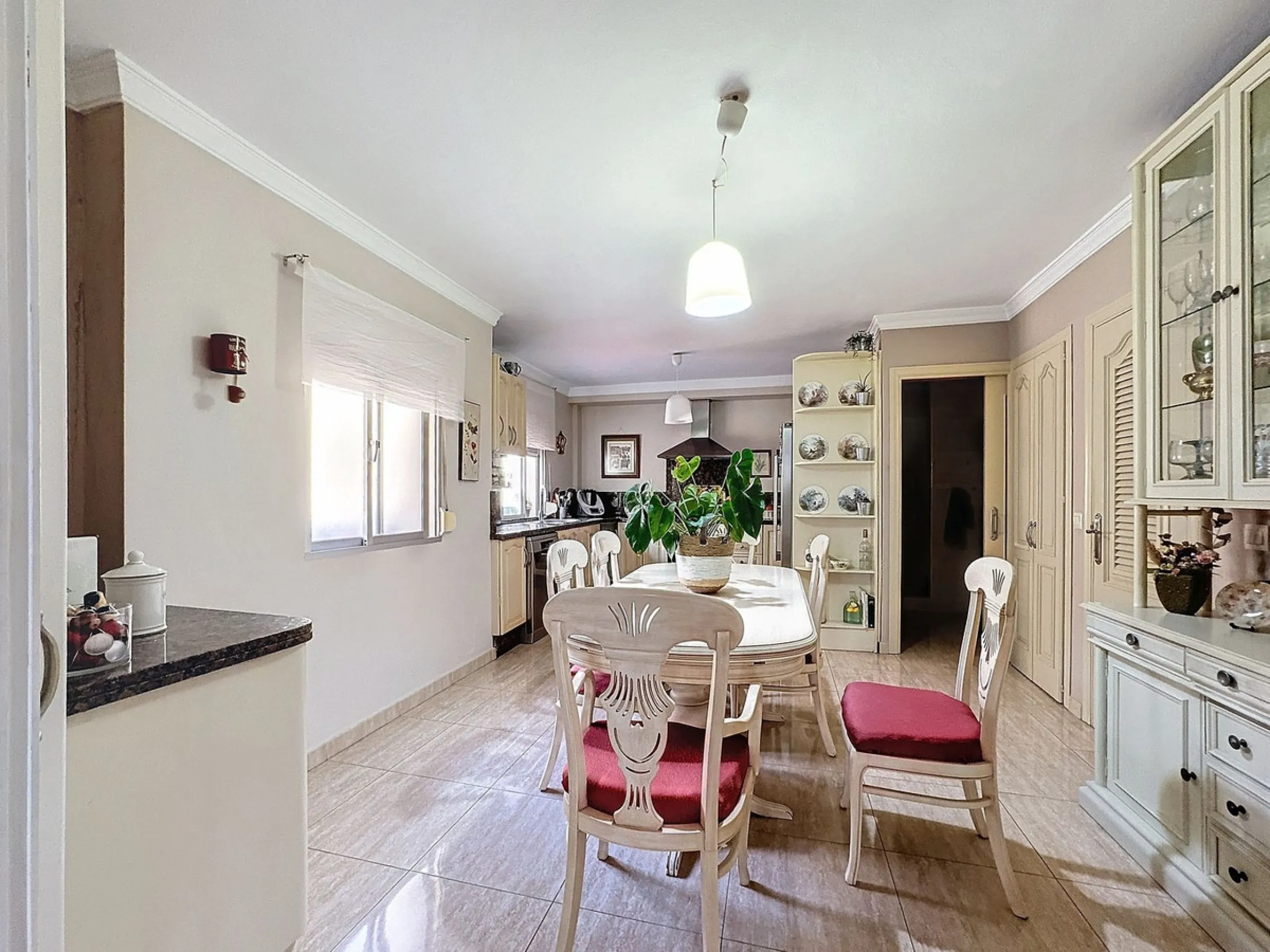 D¡ UNIQUE INVESTMENT OPPORTUNITY! TWO PROPERTIES IN ONE – IDEAL FOR INVESTORS OR FAMILIES!