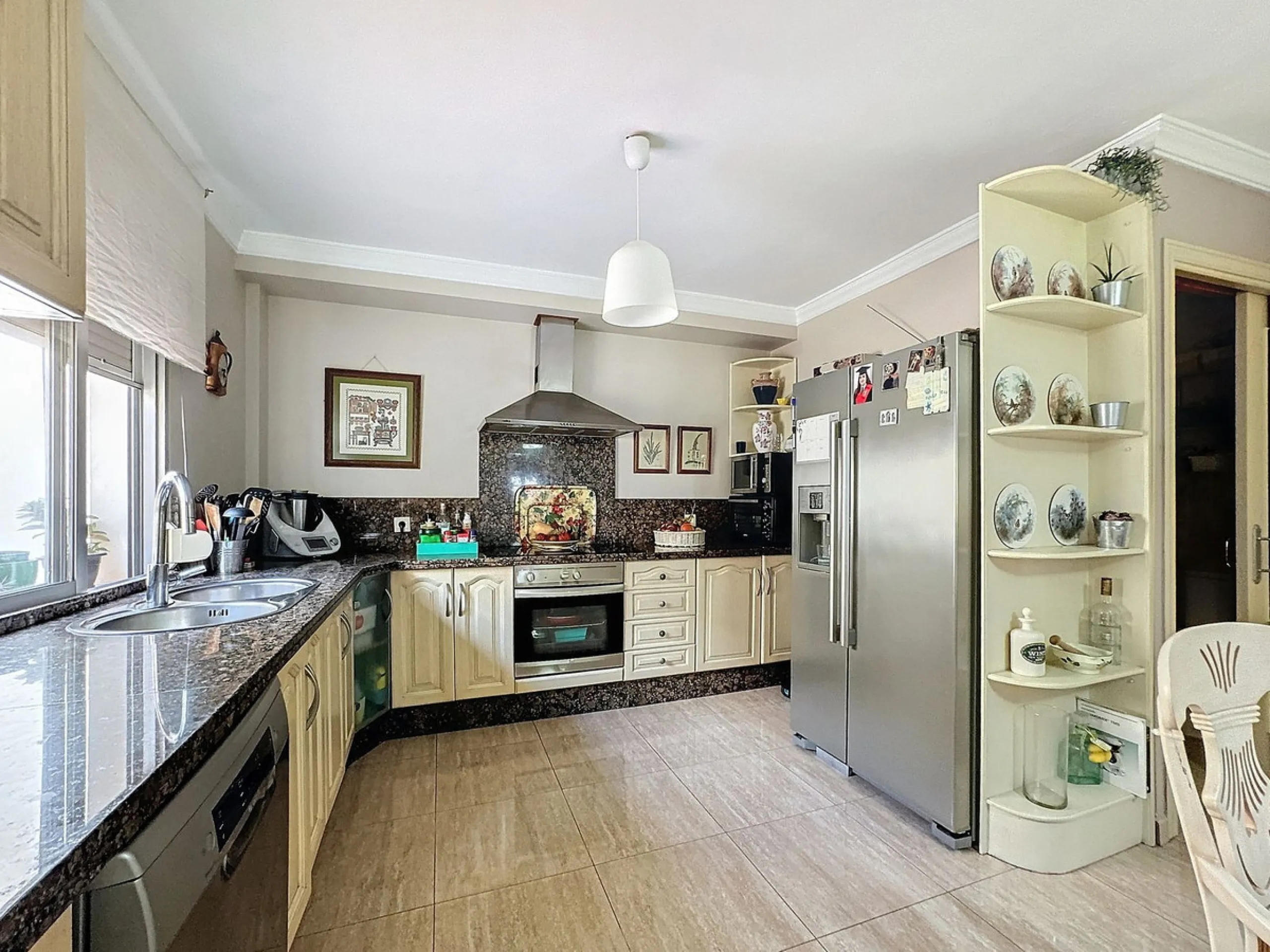 D¡ UNIQUE INVESTMENT OPPORTUNITY! TWO PROPERTIES IN ONE – IDEAL FOR INVESTORS OR FAMILIES!