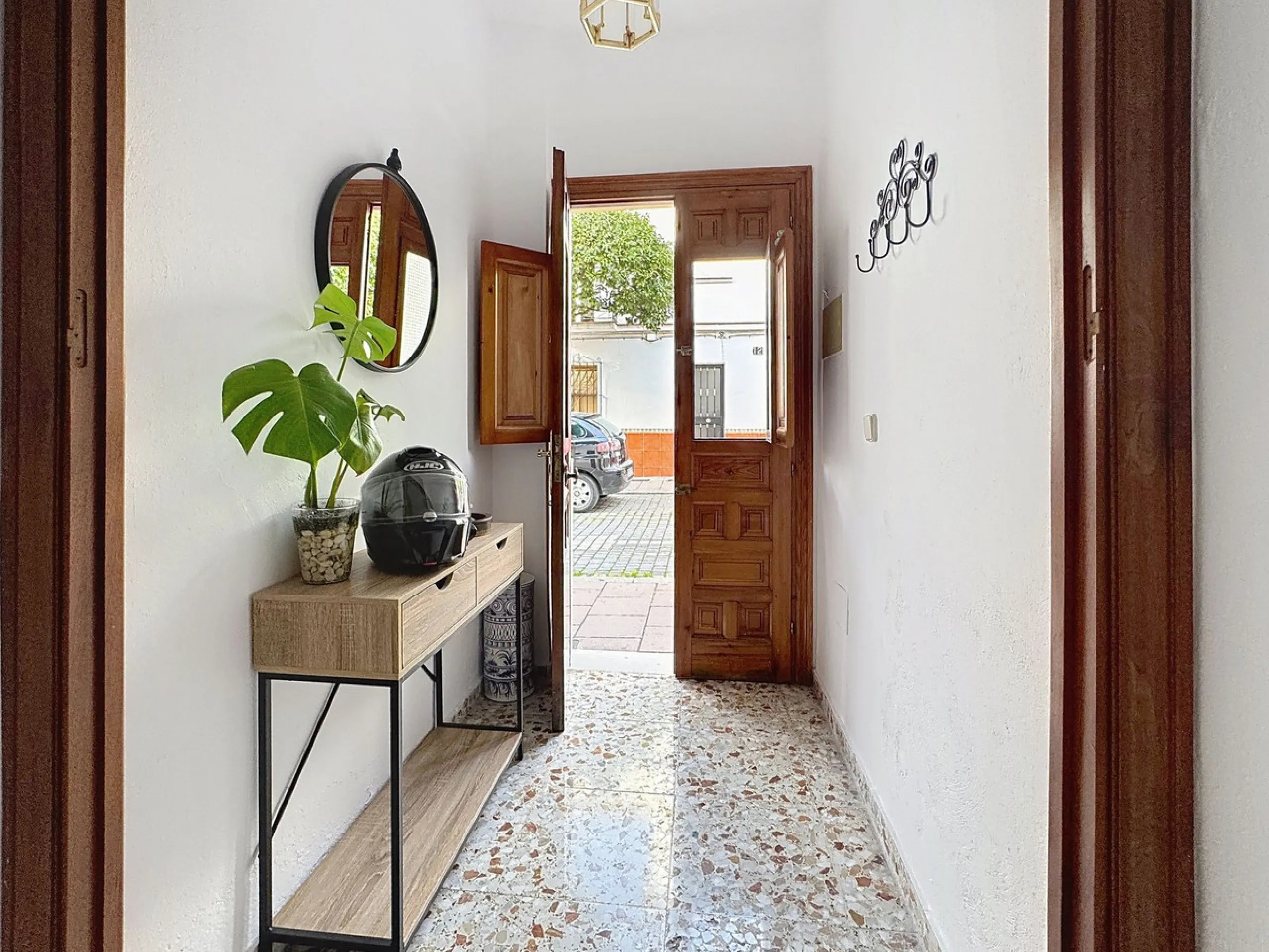 D¡ UNIQUE INVESTMENT OPPORTUNITY! TWO PROPERTIES IN ONE – IDEAL FOR INVESTORS OR FAMILIES!