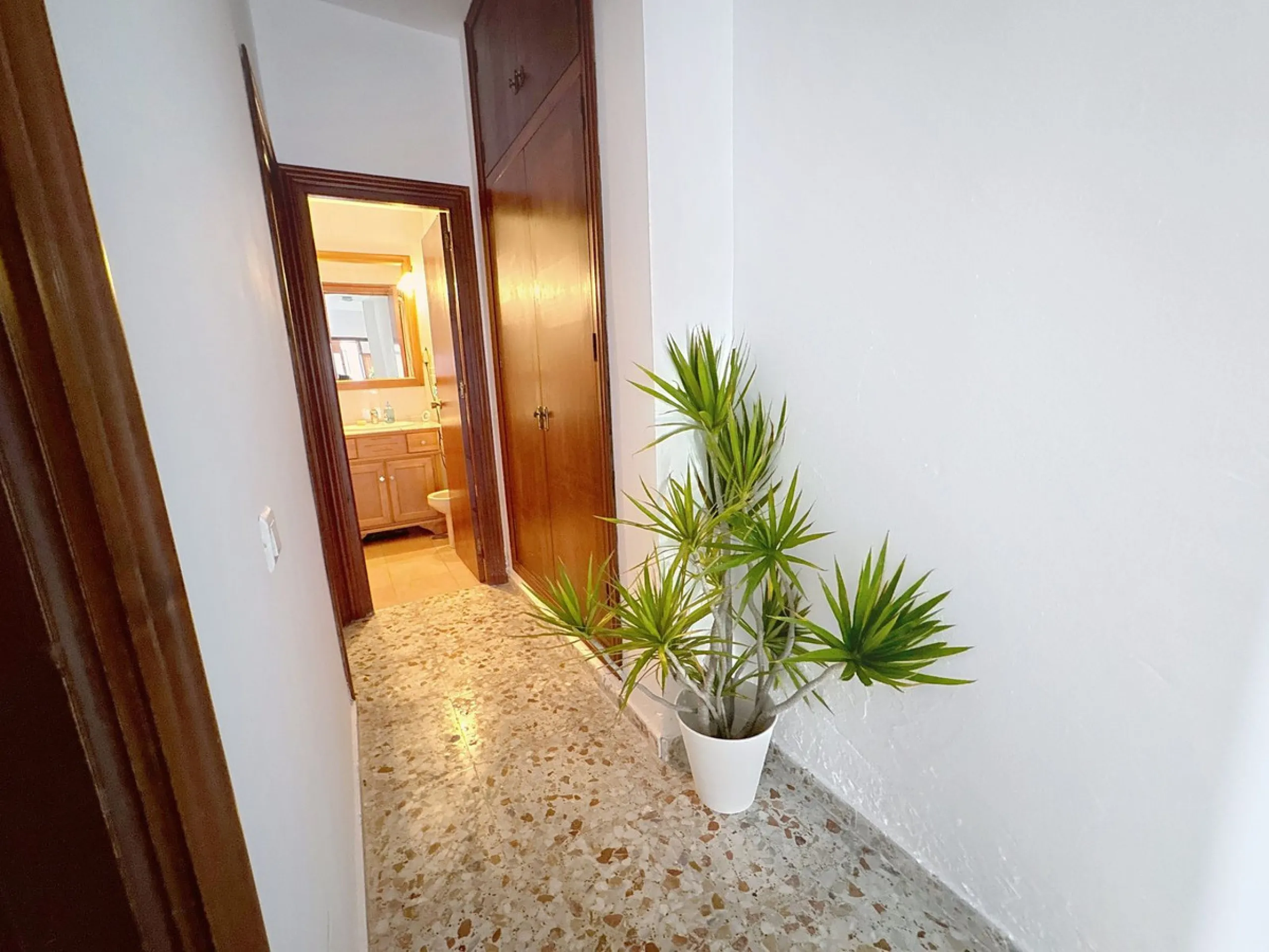 D¡ UNIQUE INVESTMENT OPPORTUNITY! TWO PROPERTIES IN ONE – IDEAL FOR INVESTORS OR FAMILIES!