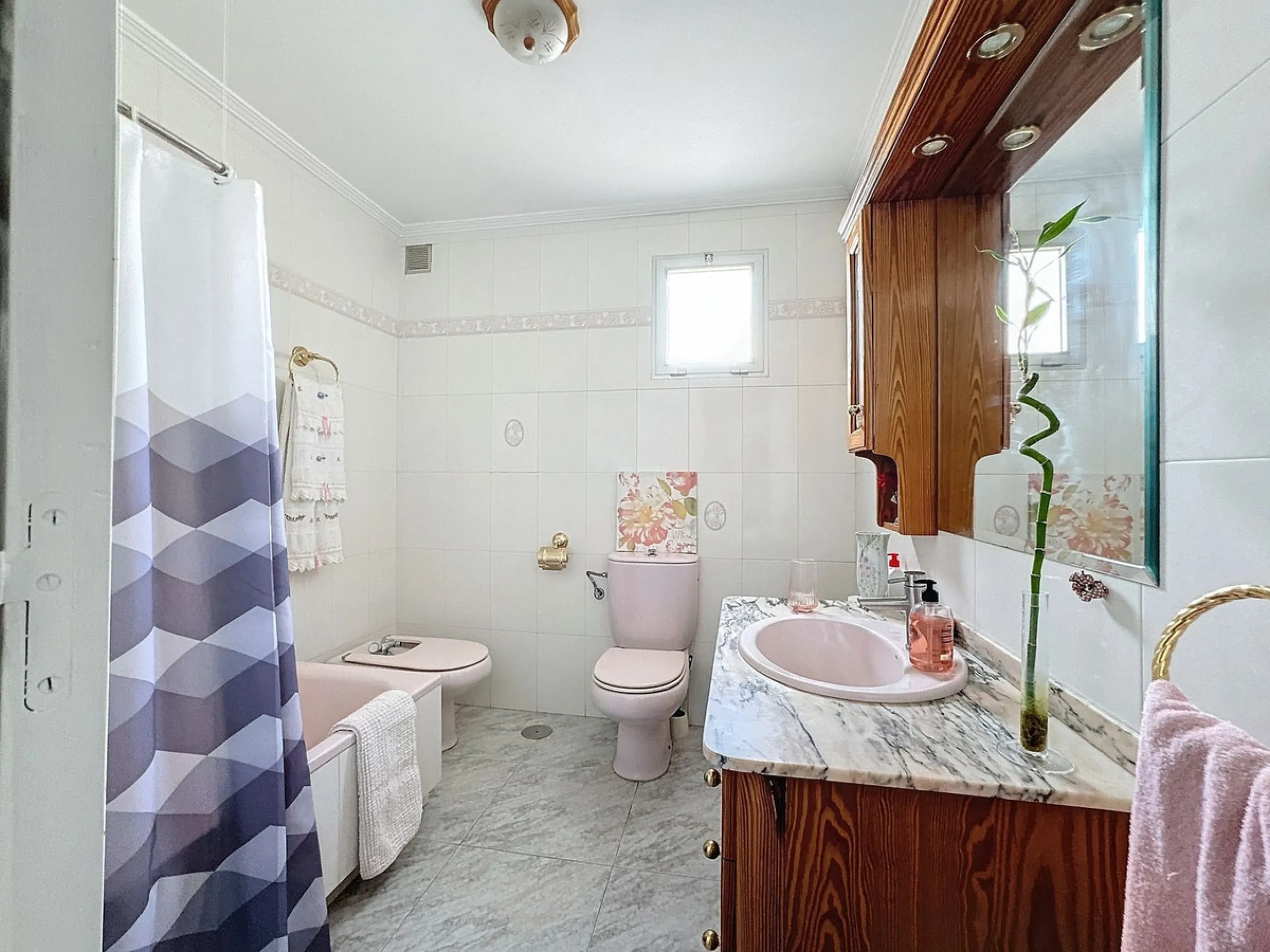 D¡ UNIQUE INVESTMENT OPPORTUNITY! TWO PROPERTIES IN ONE – IDEAL FOR INVESTORS OR FAMILIES!