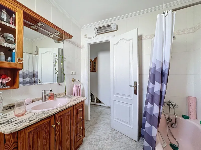D¡ UNIQUE INVESTMENT OPPORTUNITY! TWO PROPERTIES IN ONE – IDEAL FOR INVESTORS OR FAMILIES!