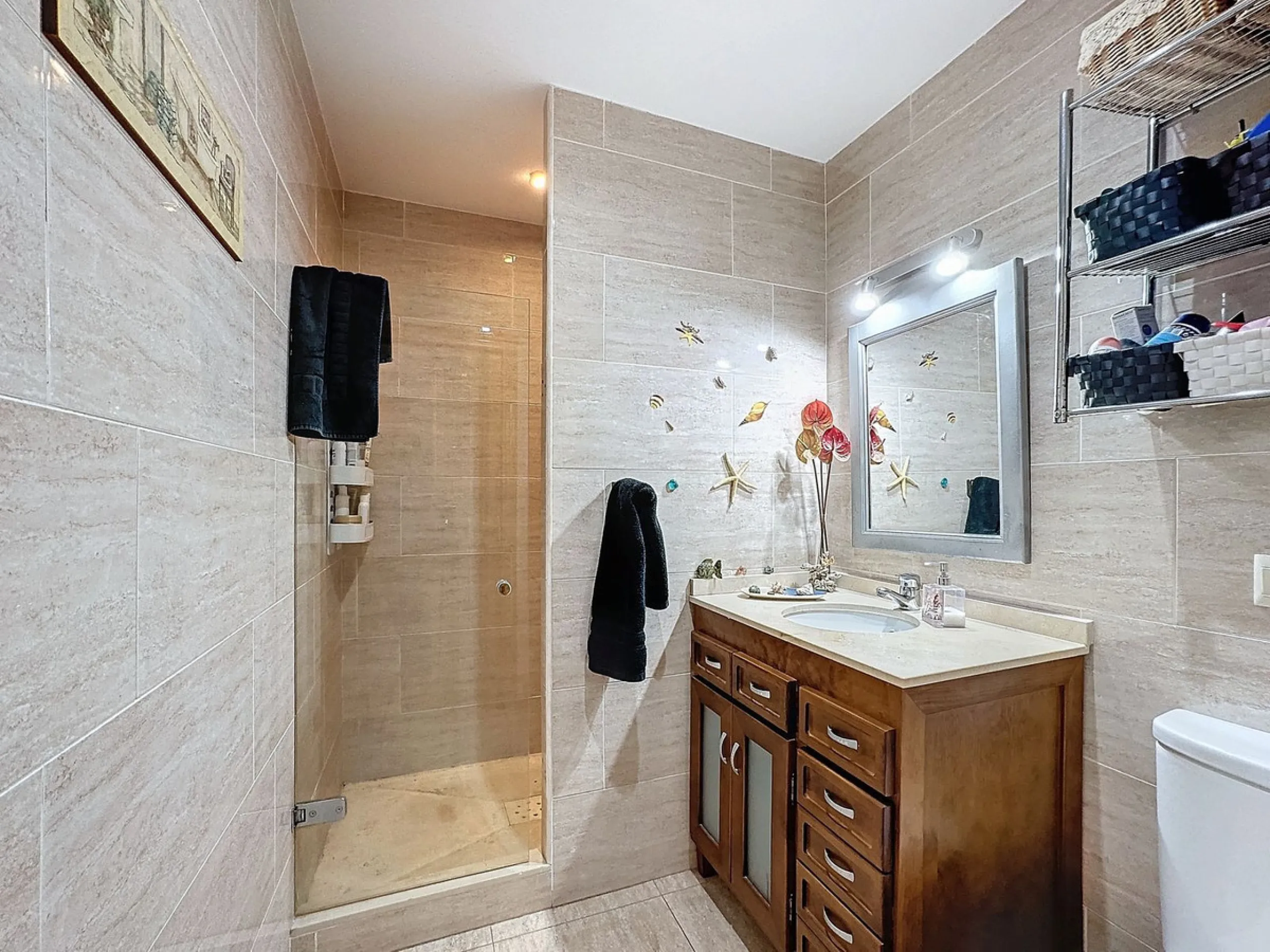 D¡ UNIQUE INVESTMENT OPPORTUNITY! TWO PROPERTIES IN ONE – IDEAL FOR INVESTORS OR FAMILIES!