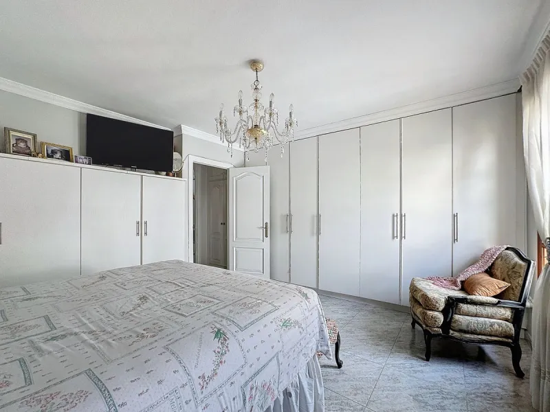 D¡ UNIQUE INVESTMENT OPPORTUNITY! TWO PROPERTIES IN ONE – IDEAL FOR INVESTORS OR FAMILIES!