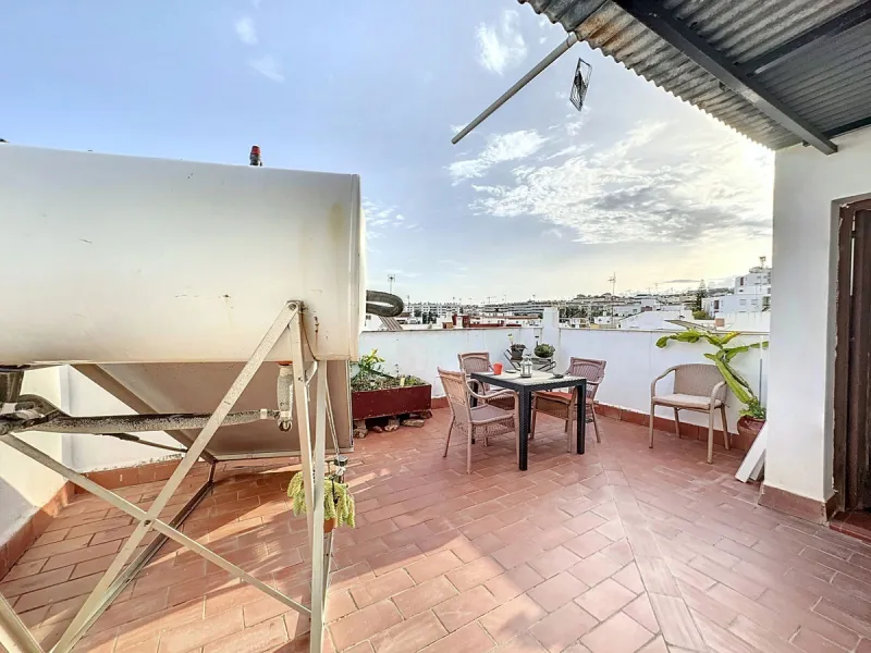 D¡ UNIQUE INVESTMENT OPPORTUNITY! TWO PROPERTIES IN ONE – IDEAL FOR INVESTORS OR FAMILIES!