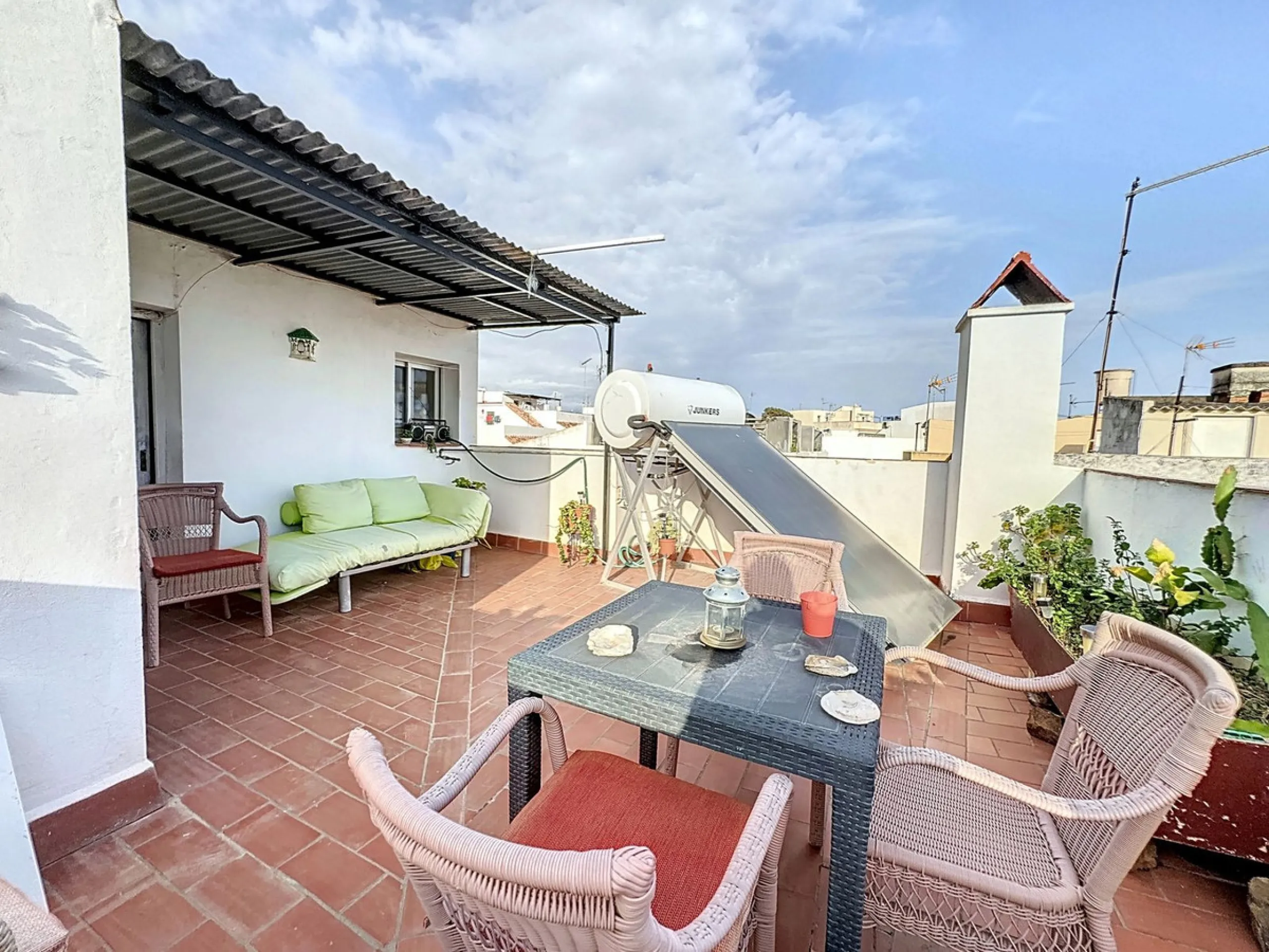 D¡ UNIQUE INVESTMENT OPPORTUNITY! TWO PROPERTIES IN ONE – IDEAL FOR INVESTORS OR FAMILIES!