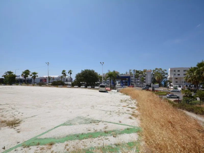 Magnificent plot of land with rustic qualification in Estepona Downtown