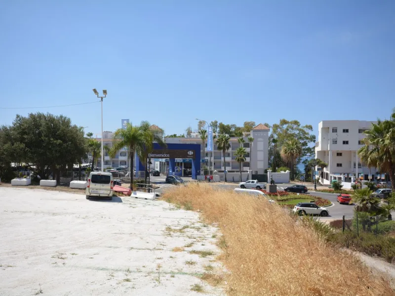 Magnificent plot of land with rustic qualification in Estepona Downtown