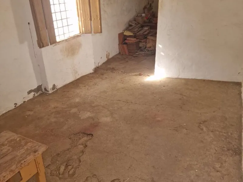 For sale very spacious house in the center of a neighborhood of Alora on 5000m2 of plot. It consists of on the ground floor of a living room, a separate kitchen, three bedrooms and 1 bathroom; on the first floor there are two bedrooms and 1 bathroom. On t