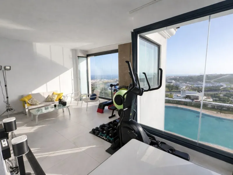 Apartment - Middle Floor Apartment в продаже в Estepona, Málaga. В доме 2 спален и 2 ванных комнат. Площадь дома 138 м²
